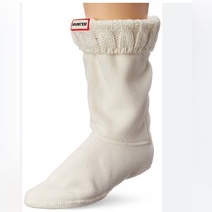 Hunter fleece & cable knit cream socks, super soft, like new. Size large (8-10)